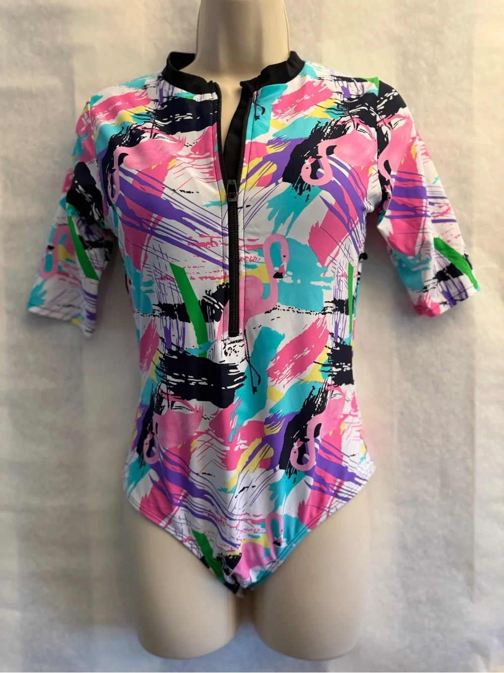 Rash guard One-Piece swim suit in tropical print w/half sleeves Sz-M. DD10‎